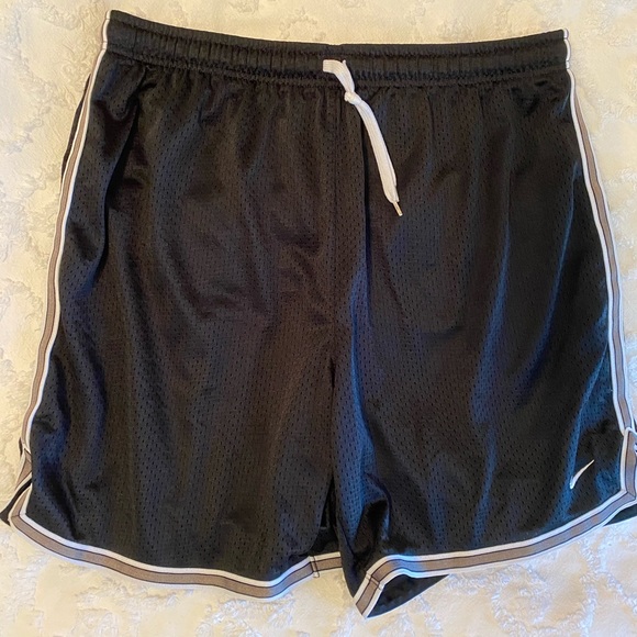 Nike Mesh Shorts (L) - Picture 1 of 4